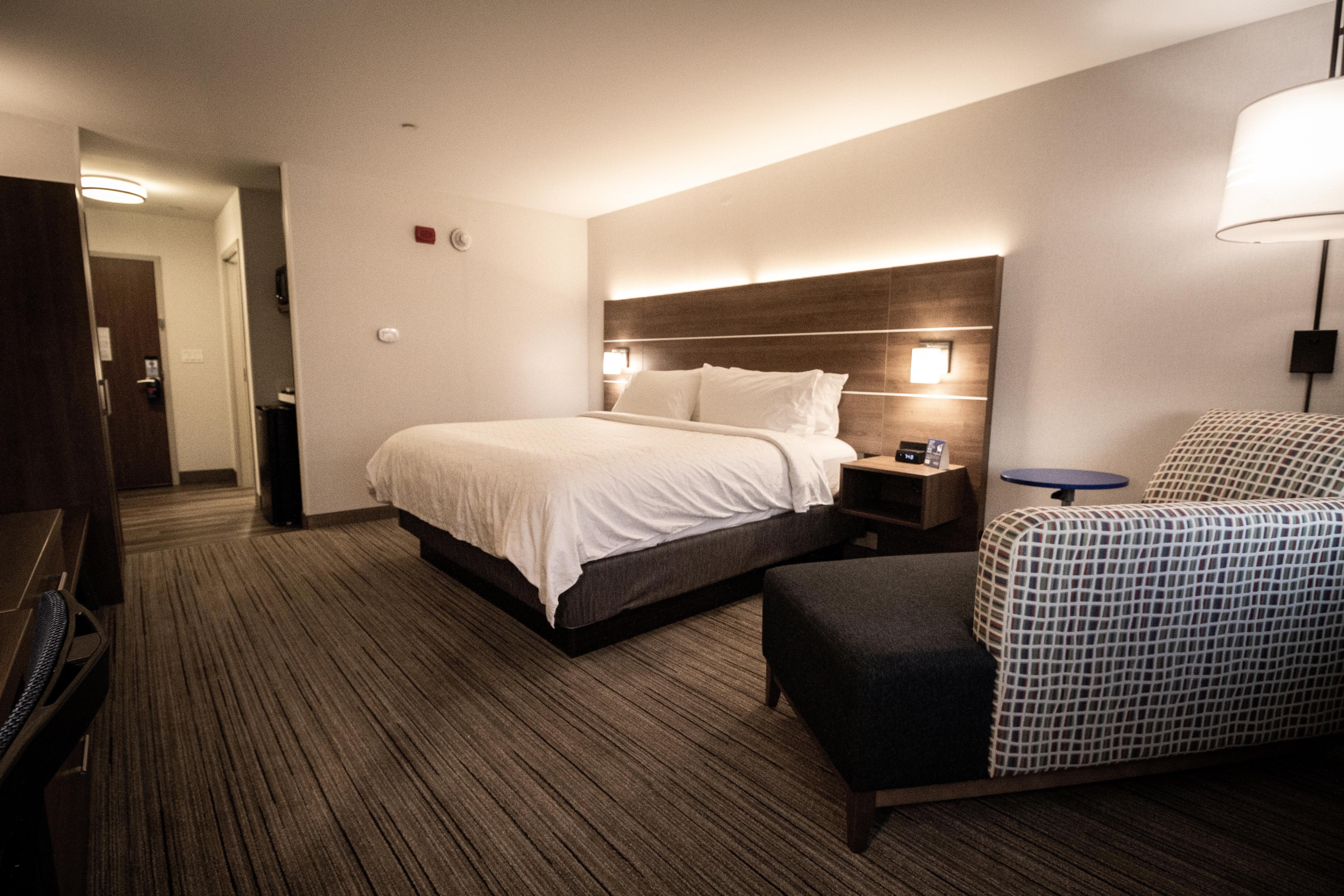 Holiday Inn Express & Suites - Boston South - Randolph By Ihg Εξωτερικό φωτογραφία