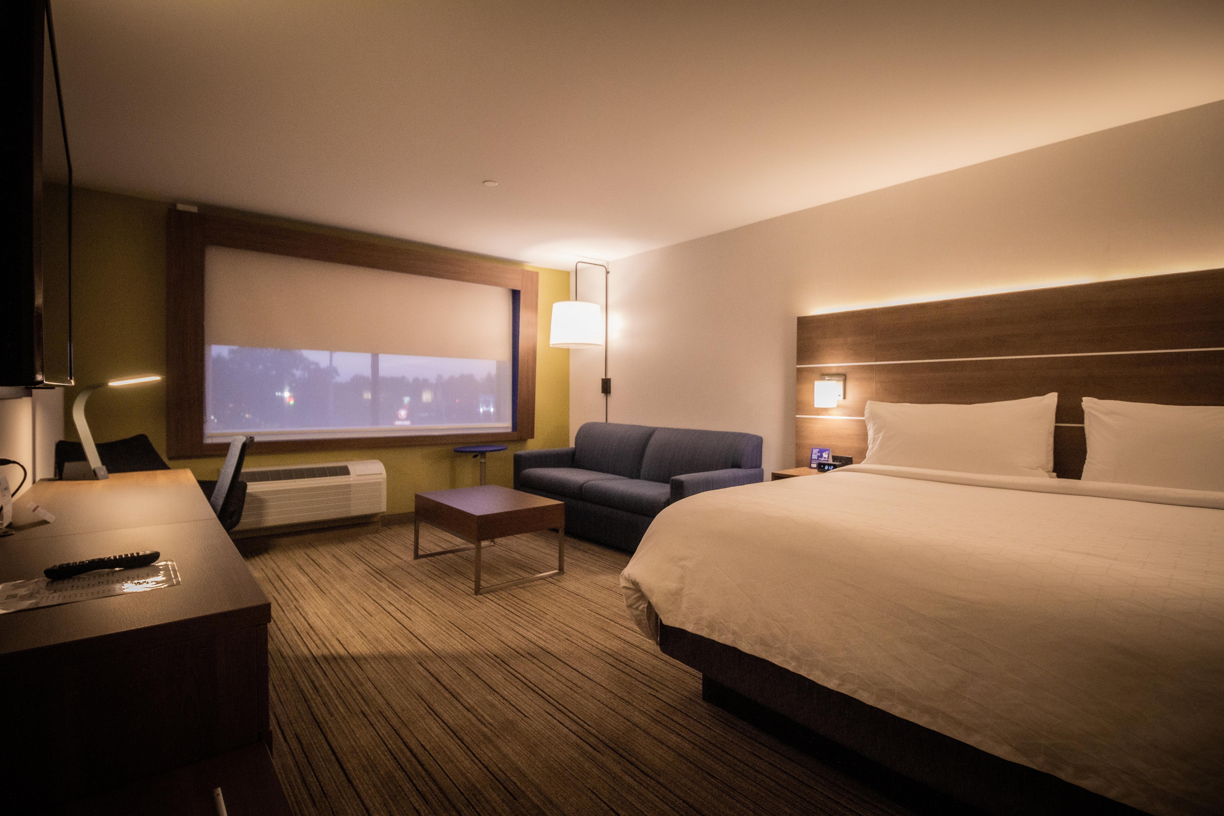 Holiday Inn Express & Suites - Boston South - Randolph By Ihg Εξωτερικό φωτογραφία