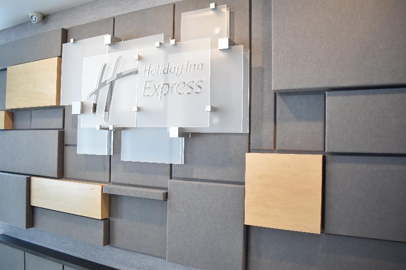 Holiday Inn Express & Suites - Boston South - Randolph By Ihg Εξωτερικό φωτογραφία